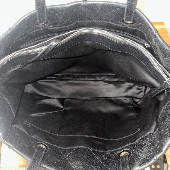 CHANEL On The Road Large Tote - Picture 3 of 15